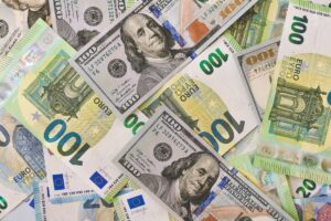Dólar a R$ 5,11: o que fazer se você investe no exterior