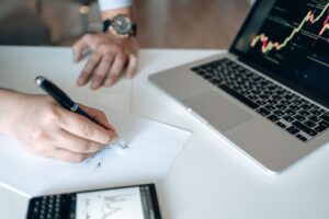 Golpes com investimento no exterior: como identificar e se proteger