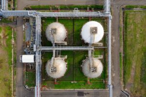 Por que o Petróleo ainda é o Rei: Entendendo a Dependência Econômica e como Isso Afeta sua Carteira